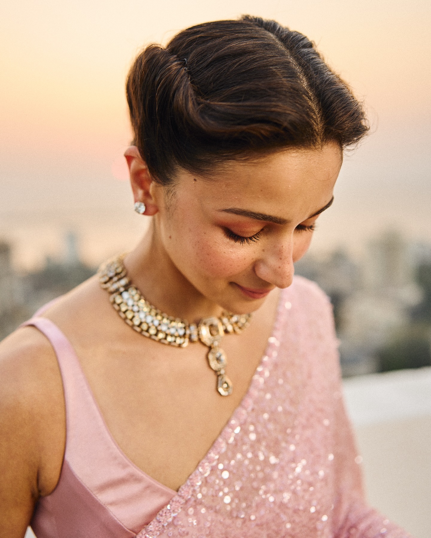 alia bhatt retro bun