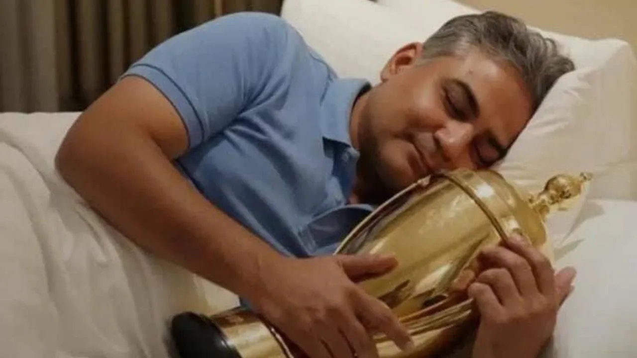 pakistan-mohsin-naqvi-walks-away-with-trophy-after-india-win-asia-cup-final-sparks-meme-fest-as-fans-call-him-trophy-chor