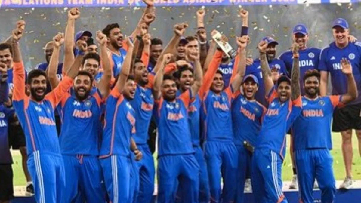 ind-vs-pak-final-india-basks-in-asia-cup-triumph-on-dais-without-trophy-after-refusing-to-collect-title-from-mohsin-naqvi