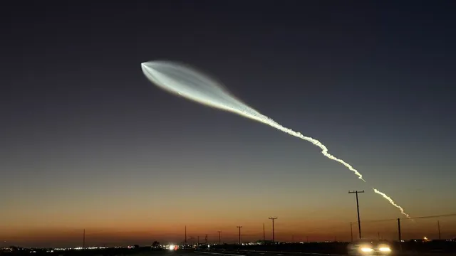 aliens-or-rocket-bright-streak-over-arizona-sparks-ufo-rumours-heres-what-it-really-was