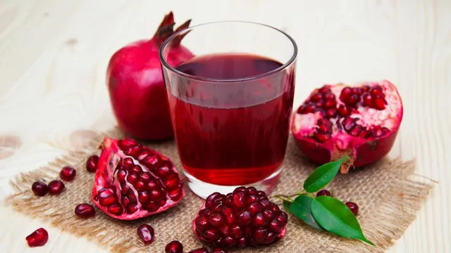 what-makes-fresh-pomegranate-juice-a-healthy-morning-drink