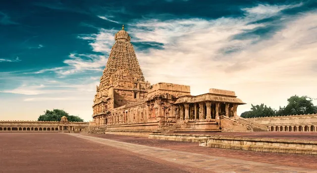 the-mystery-behind-brihadeeswara-temple-does-its-shadow-never-really-fall-on-earth