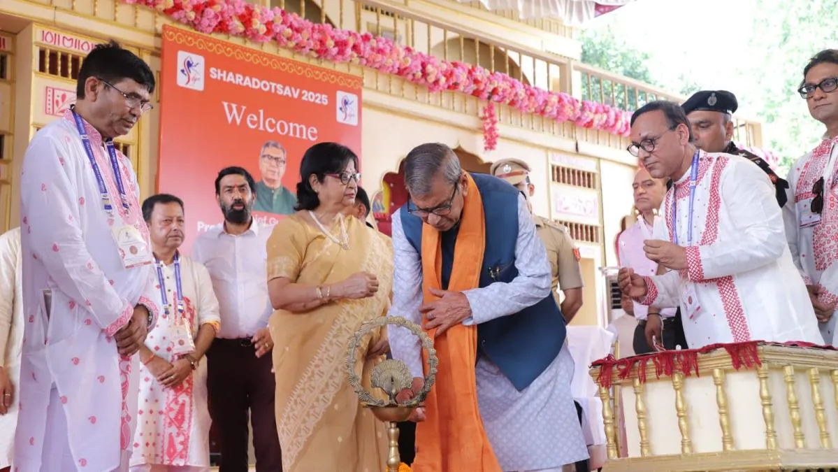 haryana-governor-visits-one-of-gurugrams-oldest-durga-puja-pandals-on-maha-navami