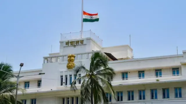 mumbai-man-sets-himself-on-fire-outside-mantralaya-over-24hr-noise-from-navi-mumbai-factories