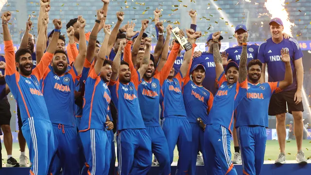 asia-cup-trophy-row-mohsin-naqvi-hands-over-trophy-to-uae-cricket-board-amid-looming-impeachment-threat-report