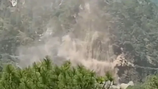watch-video-major-landslide-blocks-road-in-uttarakhands-chamoli-causes-panic