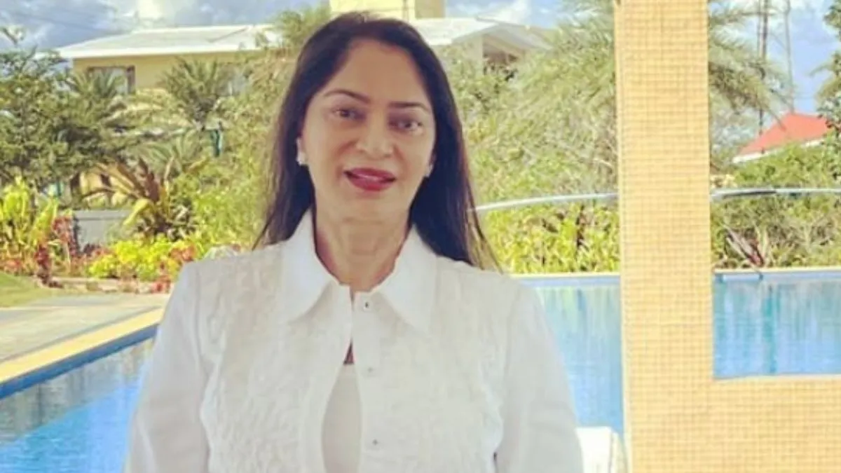 on-dusshera-simi-garewal-calls-ravana-slightly-naughty-not-evil-no-any-hard-feelings-to-burn-you