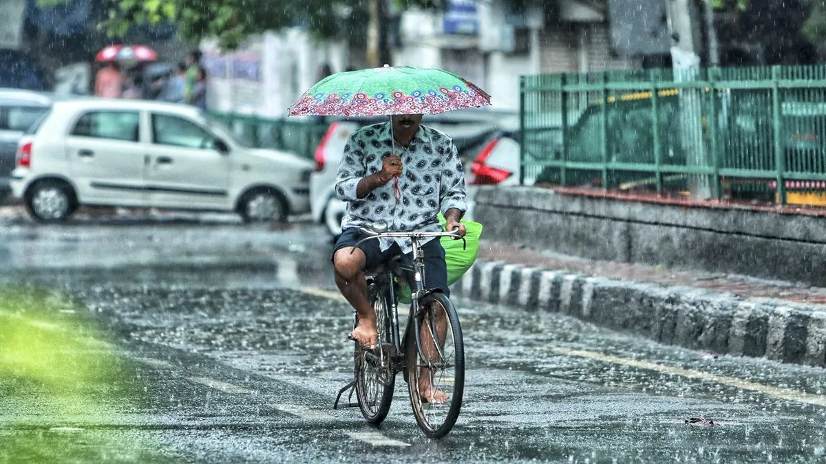 odisha-weather-update-imd-issues-red-alert-for-seven-districts-after-heavy-rain-injures-two-in-jagatsinghpur