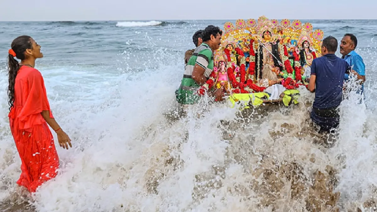 durga-puja-kolkata-gears-up-for-ecofriendly-idol-immersion-heres-how-kmc-prepared-for-3500-goddess-effigies