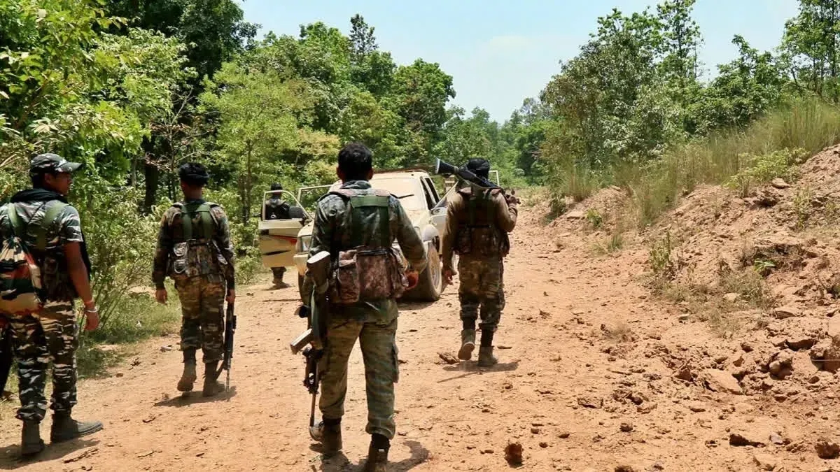 bijapur-naxalite-surrender-largest-ever-103-naxalites-lay-down-weapons-chhattisgarh-home-minister-amit-shah-cm-vishnu-deo-sai