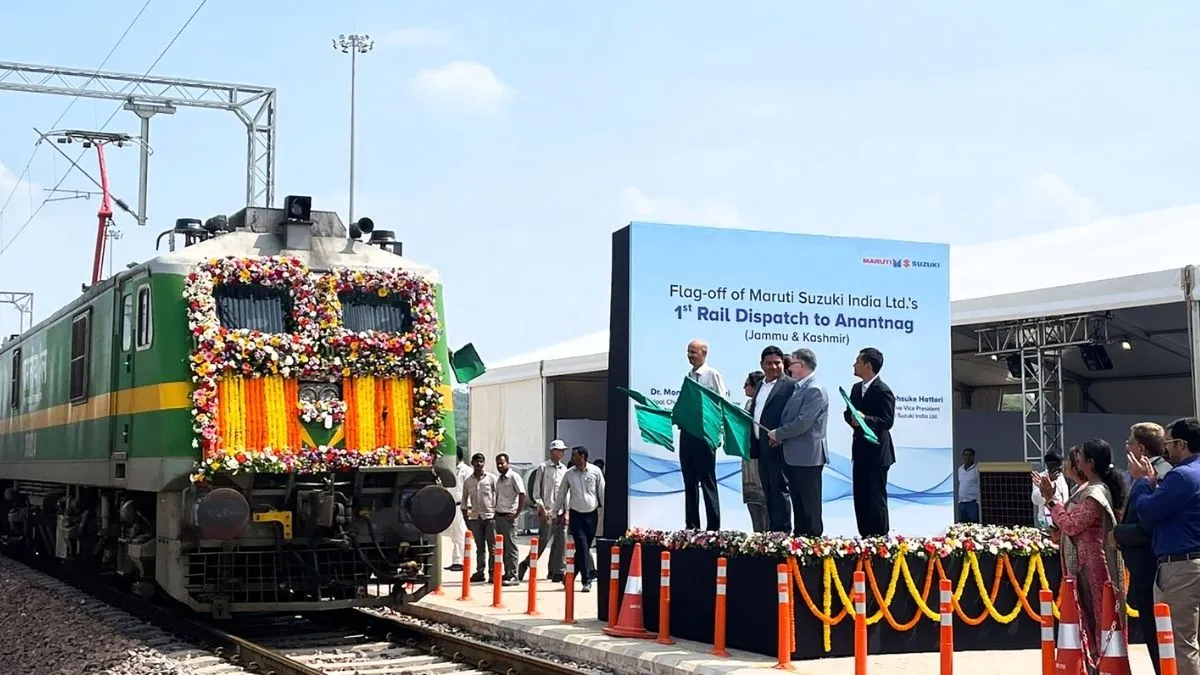 maruti-suzuki-dzire-wagon-r-brezza-transported-to-kashmir-in-this-first-ever-automobile-freight-train