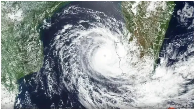 cyclone-shakhti-in-gujarat-heavy-rainfall-likely-in-dwarka-porbandar-other-parts-till-oct-5-advisory-issued-for-fishermen-imd-forecast