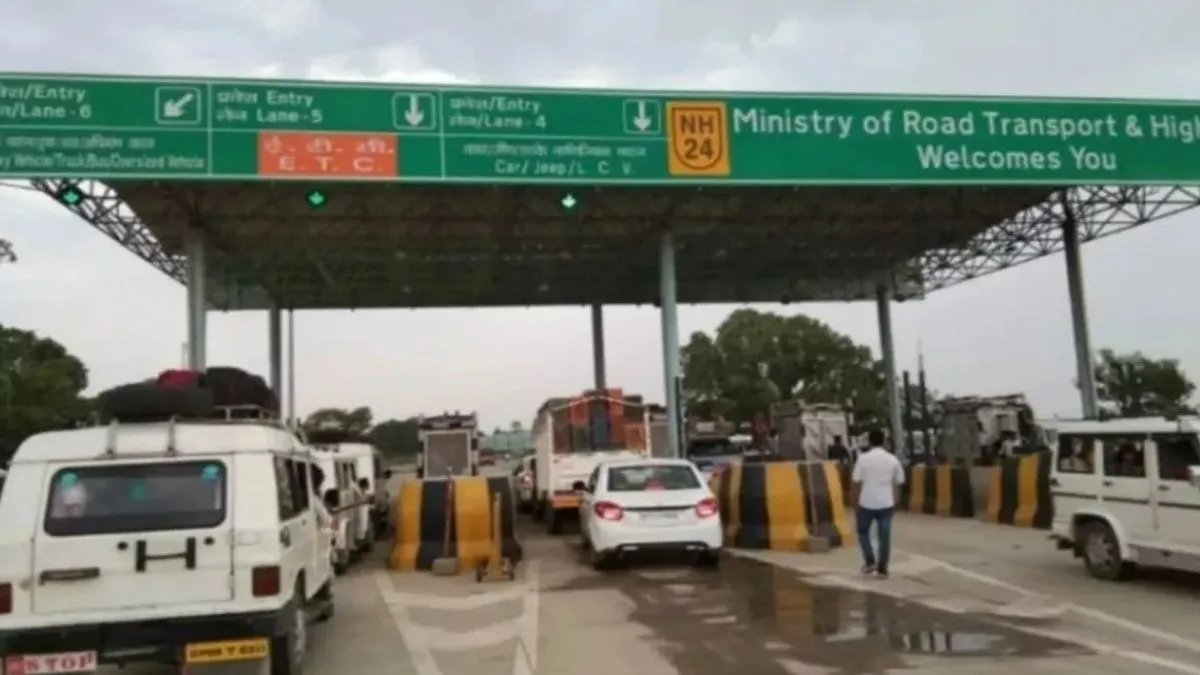new-highway-toll-rule-nonfastag-users-to-face-double-penalty-for-cash-payments-relief-for-upi-users