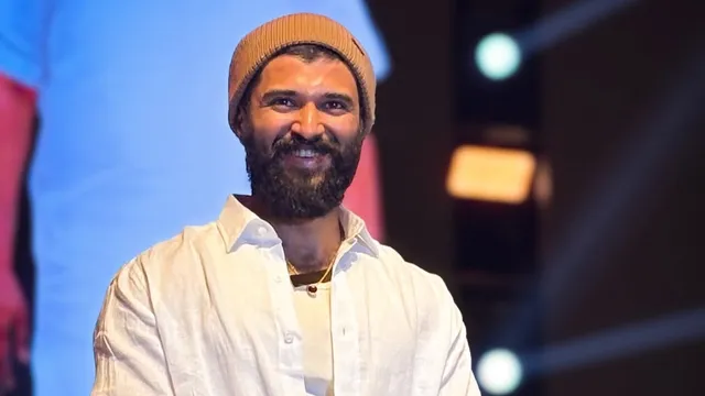 head-hurts-but-nothing-vijay-deverakonda-shares-first-statement-after-road-accident