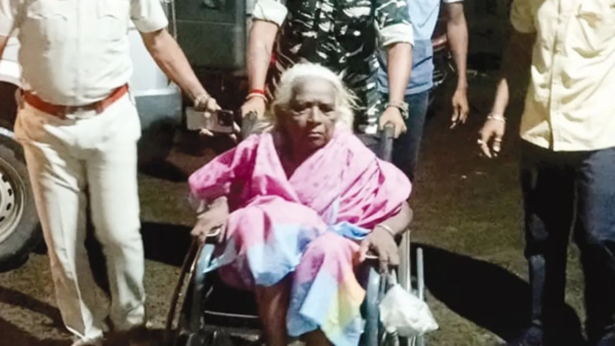 bengal-elderly-woman-miraculously-rescued-45-km-downstream-after-being-swept-away-by-damodar-river