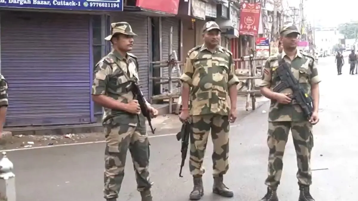 cuttack-violence-during-durga-idol-immersion-odisha-dgp-warns-of-action-after-violence-breaks-out-during-durga-idol-immersion-latest-updates