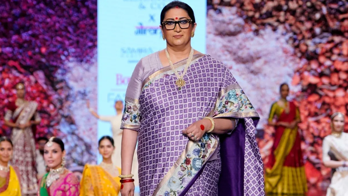 smriti-irani-walks-the-ramp-after-26-years-fans-say-model-turned-actor-turned-politician-turned-actor-turned-model