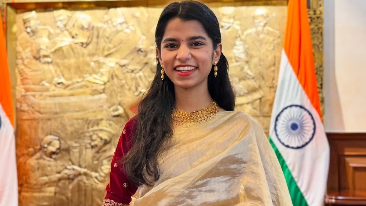 who-is-maithili-thakur-know-net-worth-education-and-more-about-bihar-25-year-old-folk-singer
