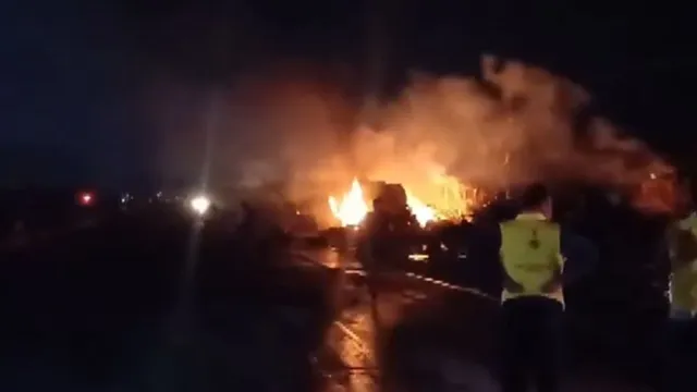 blast-on-jaipur-ajmer-highway-truck-carrying-lpg-gas-cylinders-explodes-after-tanker-collision-several-injured