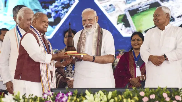 bihar-elections-2025-jitan-ram-manjhi-issues-ultimatum-demands-15-seats-from-nda-amid-seatsharing-tussle