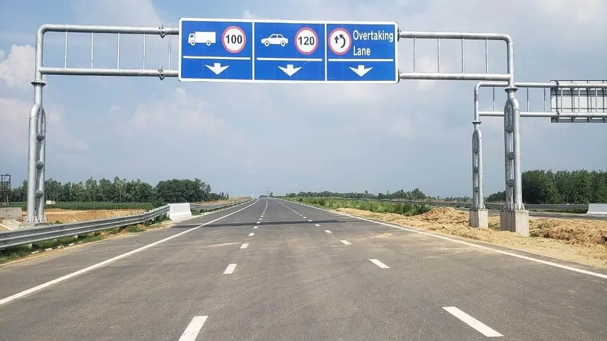 ganga-expressway-update-meerutbadaun-130-km-stretch-set-to-open-in-november-2025