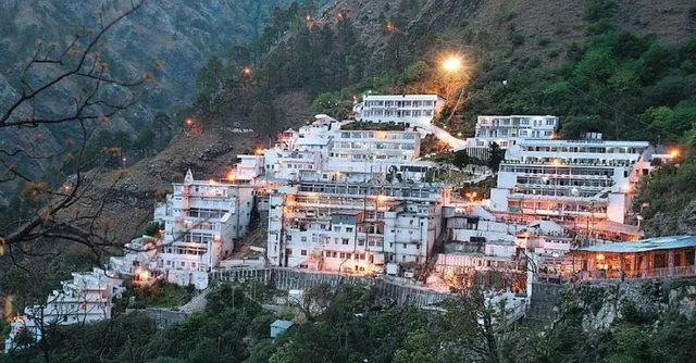 vaishno-devi-yatra-resumes-after-3day-suspension-due-to-heavy-rain-and-landslide-risks