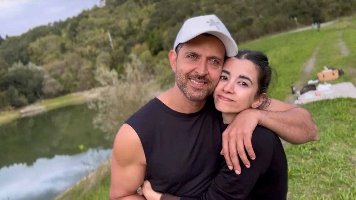 hrithik-roshans-girlfriend-saba-azad-happy-4th-partner-post-leaves-fans-puzzled-importance-of-commas