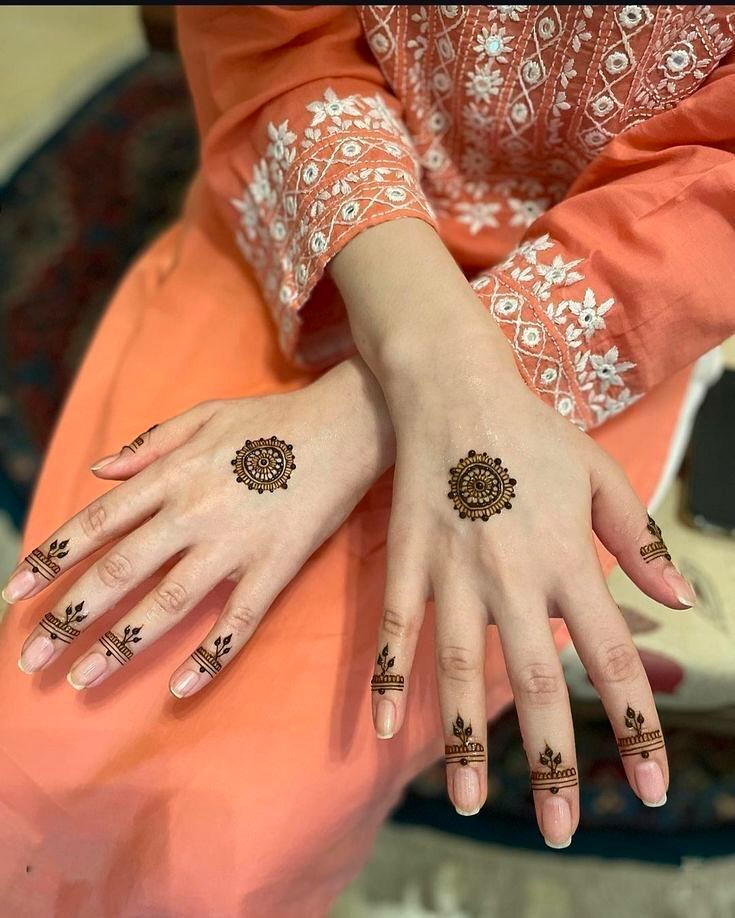 Minimal Mehndi Design