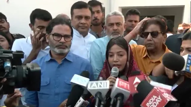 bihar-elections-bhojpuri-singer-pawan-singhs-wife-jyoti-meet-prashant-kishor-will-she-contest-polls-on-jan-suraaj-ticket