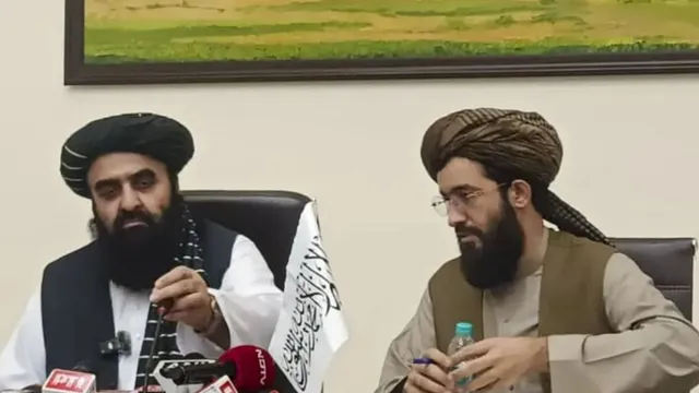 centre-amid-row-over-ban-on-female-reporters-at-taliban-press-conference