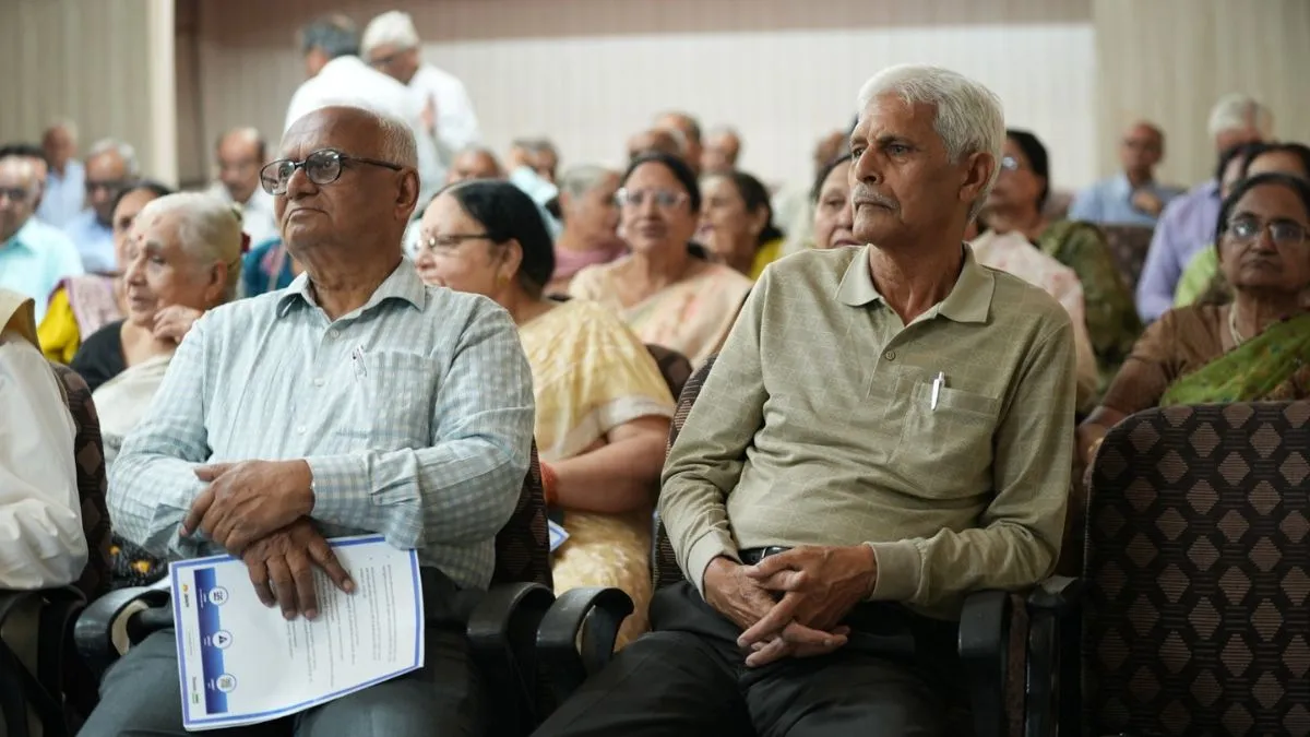 jagran-digikavach-ghaziabad-senior-citizens-receive-digital-safety-training
