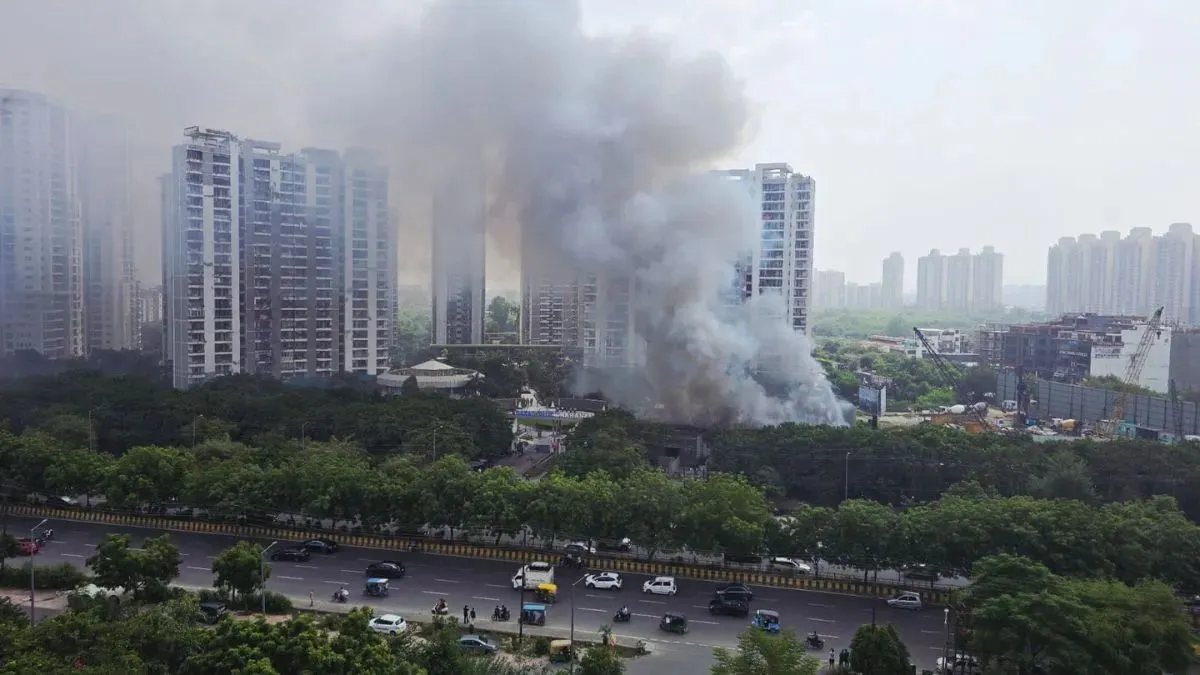 noida-fire-blaze-reported-at-great-value-sharanam-in-sector-107-no-casualties-reported