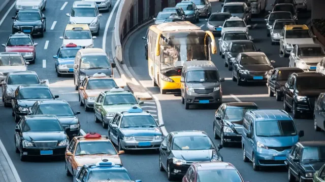 noida-traffic-advisory-major-diversion-announced-today-on-fng-road-check-alternative-route