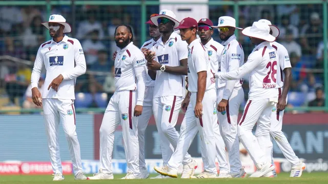 india-vs-west-indies-2nd-test-west-indies-legend-brian-lara-visits-dressing-room-shares-insights-with-coach-and-captain