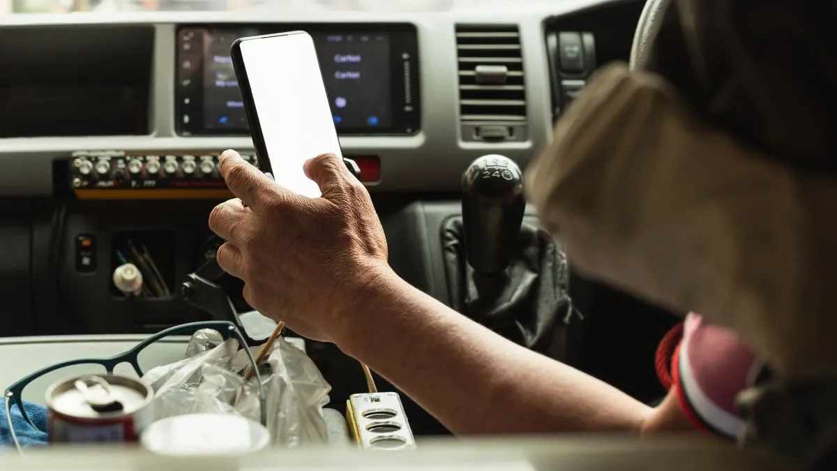hyderabad-traffic-police-intensify-action-against-motorists-using-phones-while-driving-2345-booked-in-48-hours