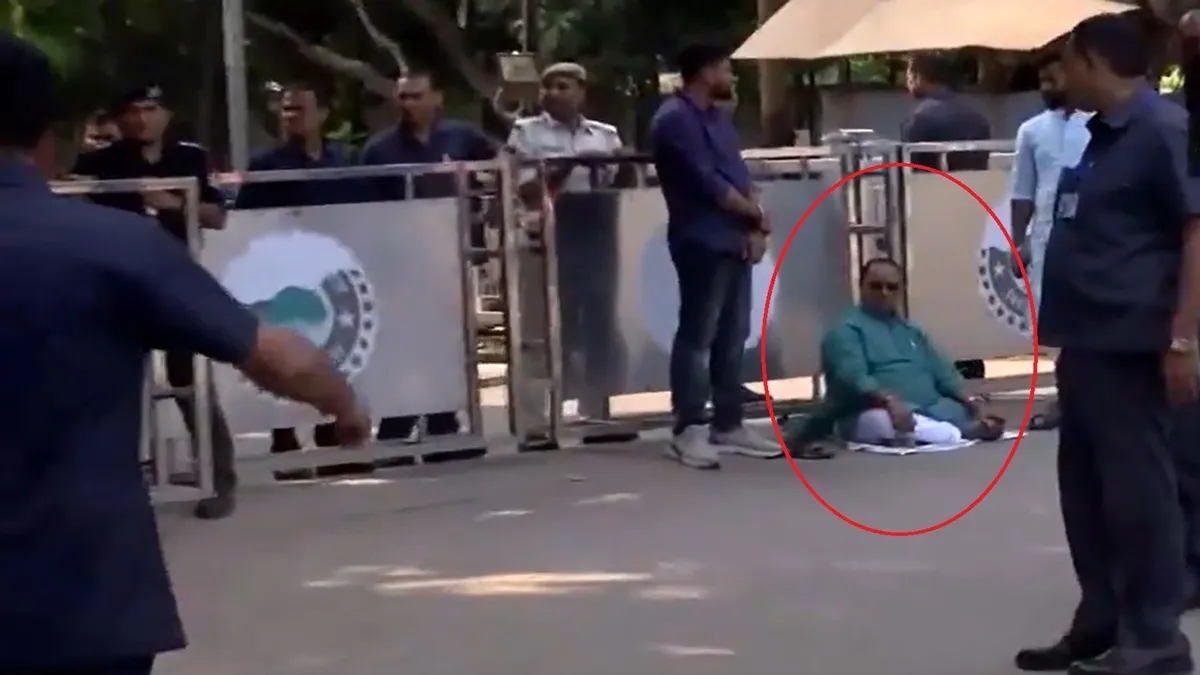 bihar-election-2025-wont-go-without-ticket-jdu-mlas-sit-in-outside-cm-nitish-kumars-residence-watch