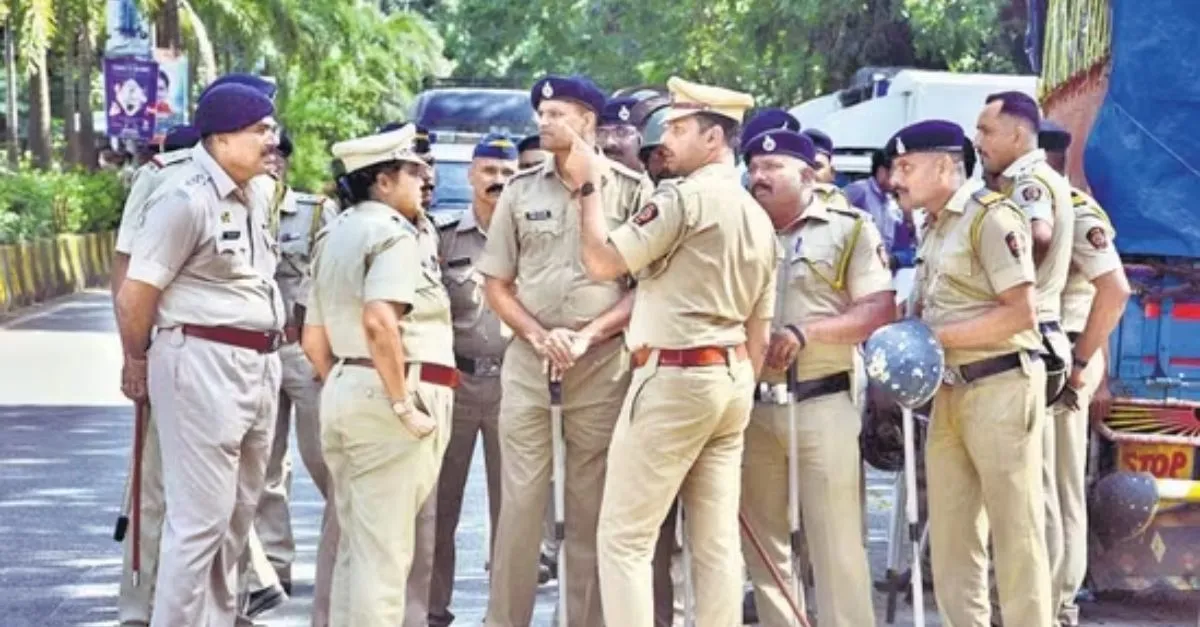 madhya-pradesh-fir-registered-against-11-police-personnel-in-seoni-loot-case-5-in-custody-rs-145-crore-recovered