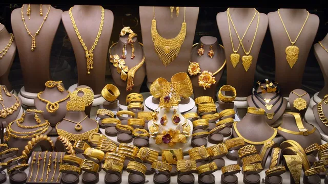dhanteras-2025-buying-gold-how-to-check-purity-with-bis-care-app