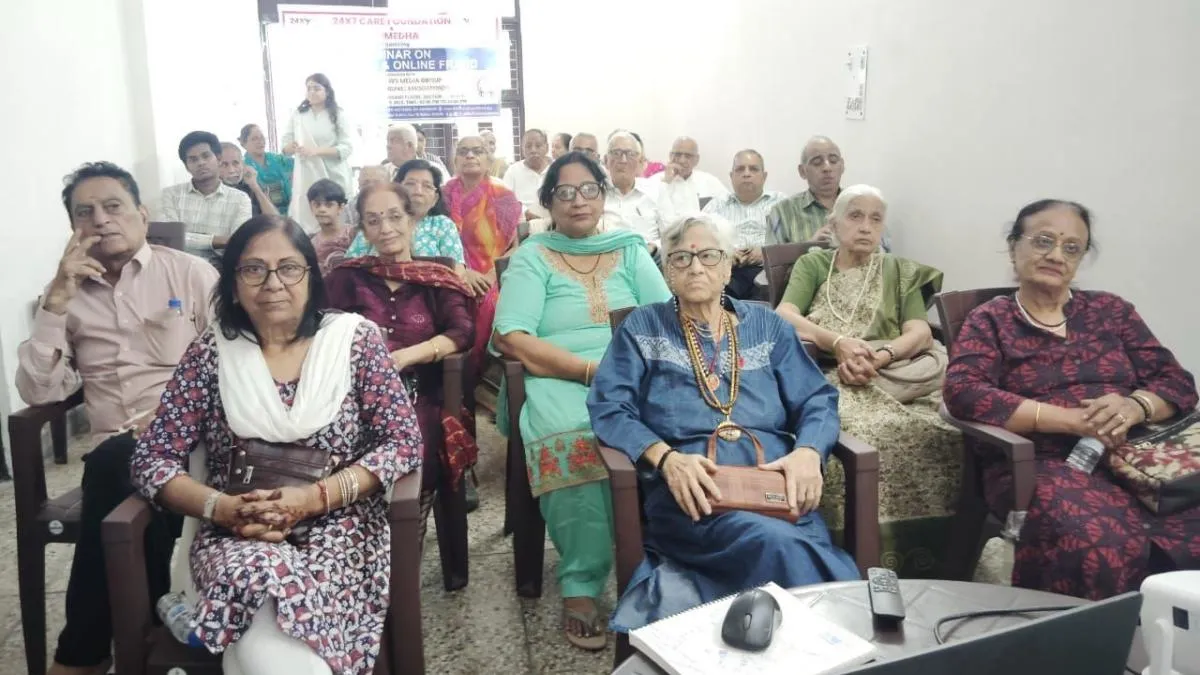 jagran-digikavach-digital-security-training-provided-to-senior-citizens-of-delhi-noida-and-gurugram