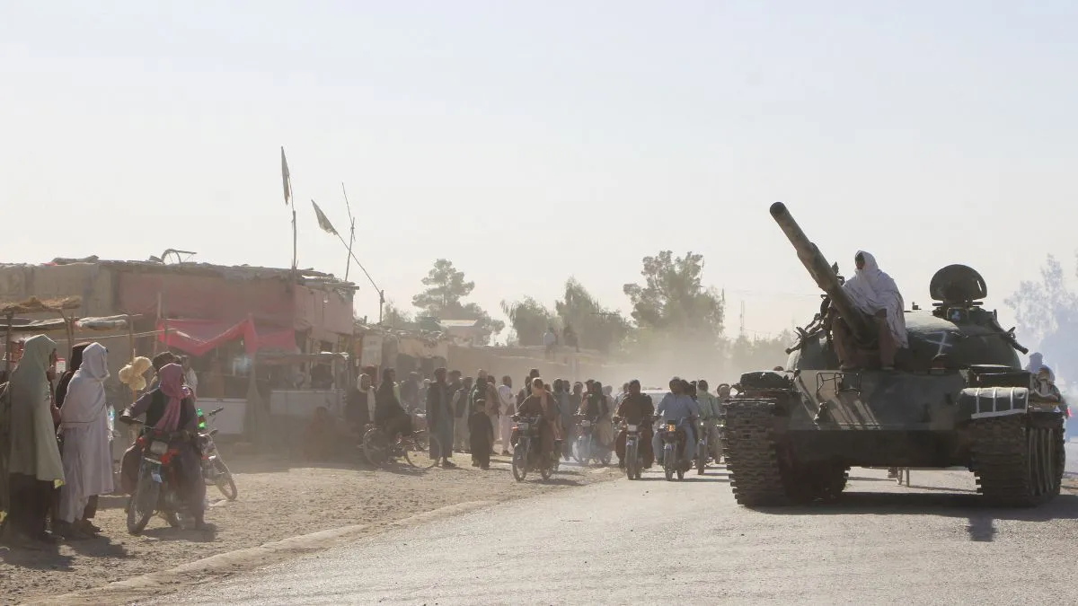 pakistan-afghanistan-border-tensions-escalate-tankers-on-streets-several-killed-as-forces-clash