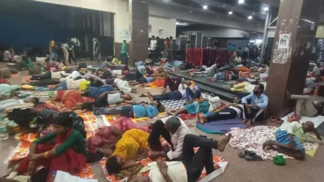 diwalichhath-puja-rush-gorakhpur-junction-activates-crowd-master-plan-5-holding-areas-open-today