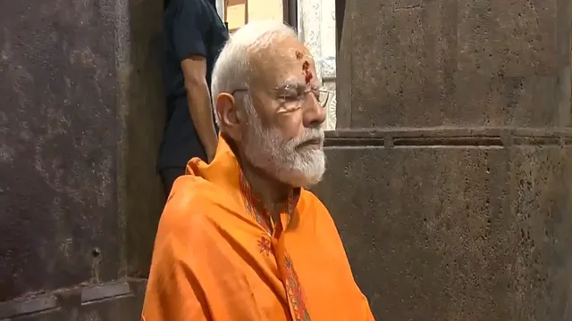 pm-modi-andhra-visit-prime-minister-offers-prayers-at-sri-bhramaramba-mallikarjuna-swamy-varla-devasthanam