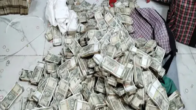mp-rs-18-cr-assets-including-rs-113-cr-cash-422-kg-gold-recovered-after-raid-at-retired-excise-govt-officers-premises