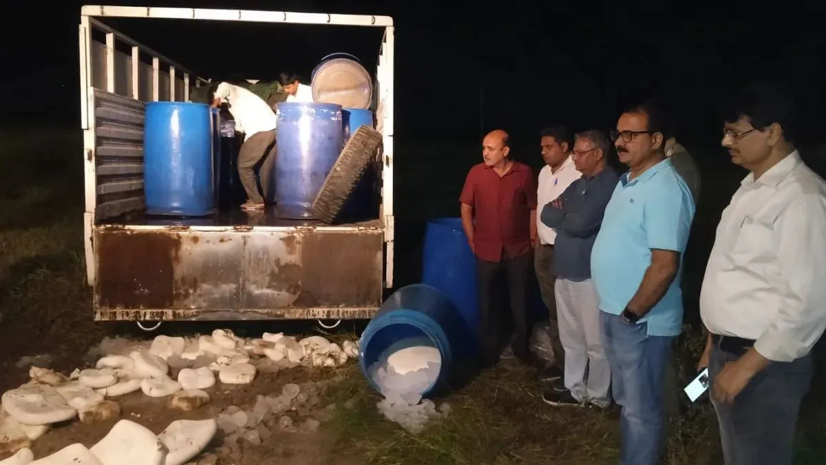 diwali-alert-1500-kg-of-adulterated-paneer-seized-in-hapur-destroyed-with-bulldozer
