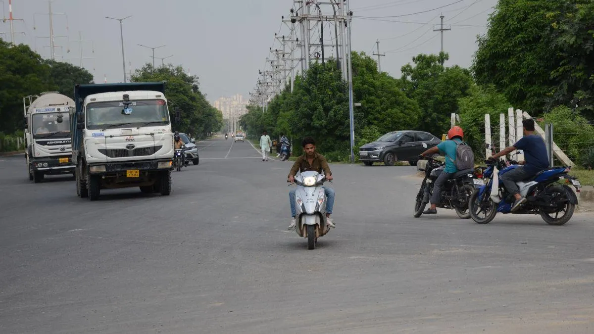 noida-airport-connectivity-boost-new-130-meter-road-to-link-with-nh9-and-greater-noida
