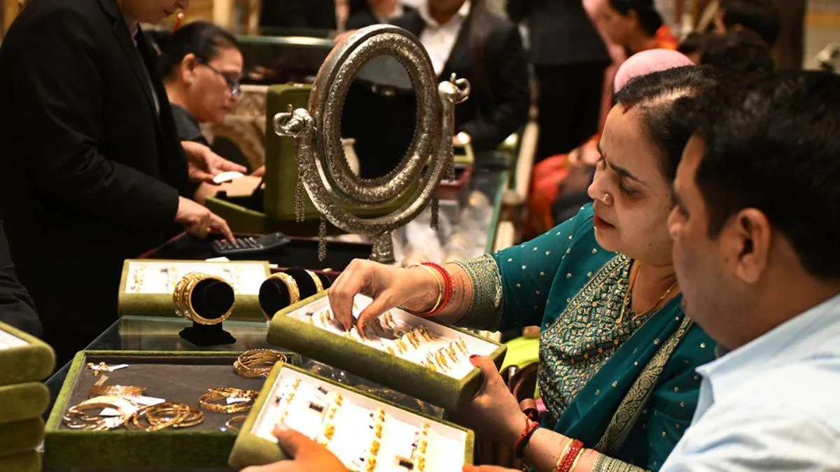 dhanteras-2025-delhi-expects-rs-15000-crore-sales-50-per-cent-boom-despite-record-gold-prices
