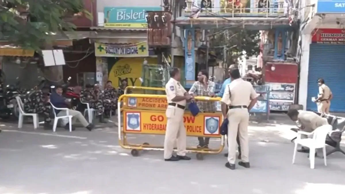 telangana-bandh-over-42-quota-row-public-transport-railways-services-in-hyderabad-affected-congress-protests