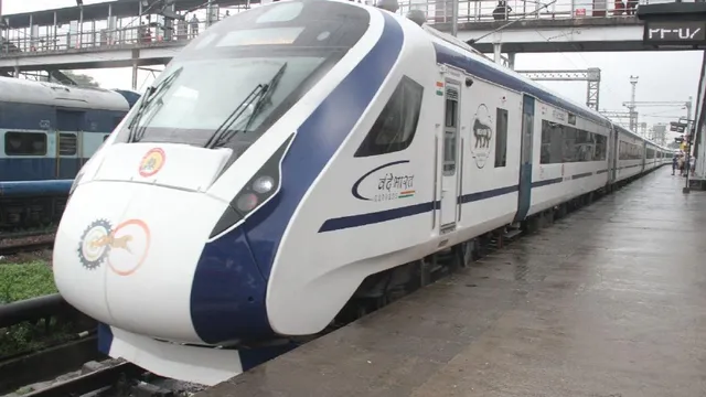 vande-bharat-fully-booked-for-diwali-no-tickets-on-lucknowgorakhpur-route