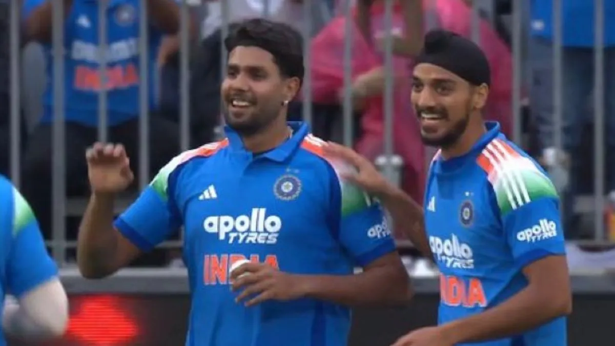 IND vs AUS 1st ODI Live Cricket Score: India Draw First Blood; Arshdeep Singh Sends Travis Head Packing
