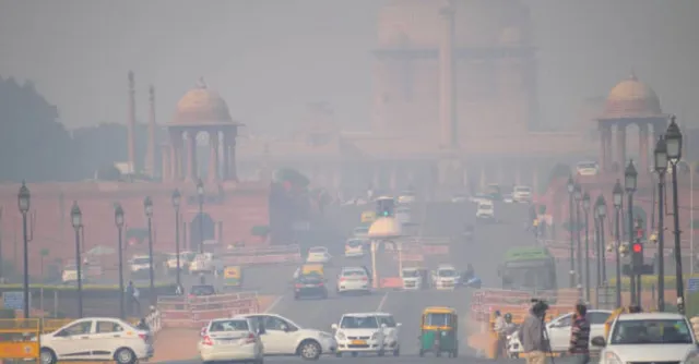delhis-air-quality-remains-very-poor-ahead-of-diwali-aqi-spikes-across-city